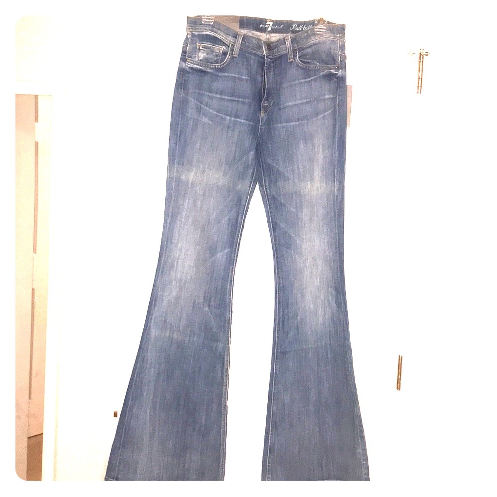🔥 NWT High rise bell bottom 7 FAMK 🔥